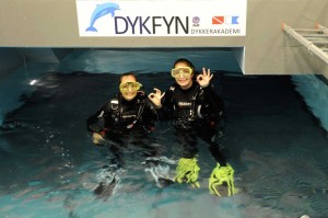 proevedyk-i-pool-dykfyn-8, prøv dyk, oplevelser for drenge, oplevelsesgaver til drenge, prøv at dykke, oplevelser på fyn