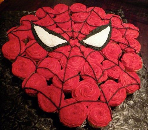 Nemme spiderman kager, kager med spiderman, spidermna kage med cupcakes, DIY spidermankager, lav spiderman kage til børnefødselsdagen, spiderman fødselsdag, kage til spiderman fødselsdagen