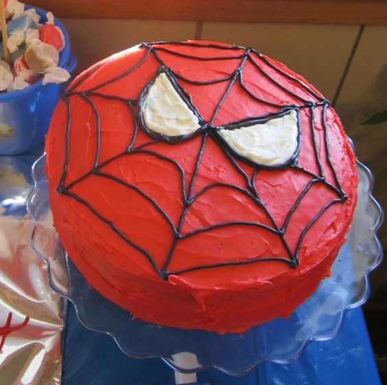 Nemme spiderman kager, kager med spiderman, spidermna kage med cupcakes, DIY spidermankager, lav spiderman kage til børnefødselsdagen, spiderman fødselsdag, kage til spiderman fødselsdagen